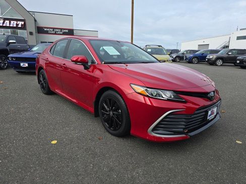 Used 2023 Toyota Camry LE image 1