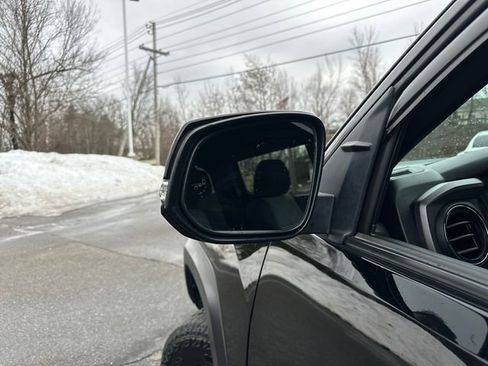 Used 2023 Toyota Tacoma TRD Off-Road w/ Advanced Technology Package image 14