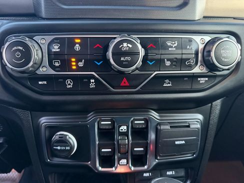 Used 2021 Jeep Wrangler Unlimited Sport image 31