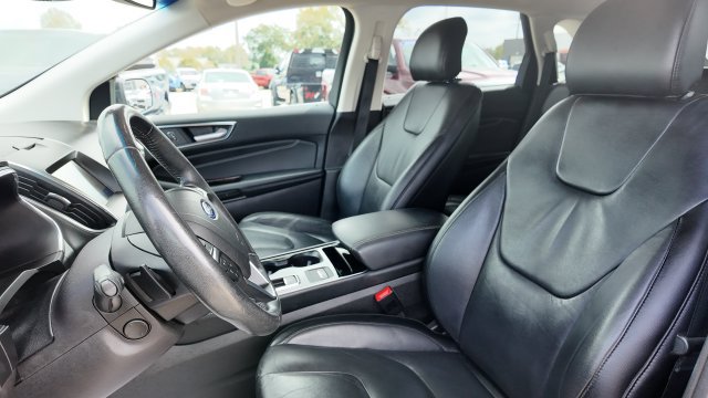 Used 2019 Ford Edge Titanium w/ Cold Weather Package AWD/4WD image 9