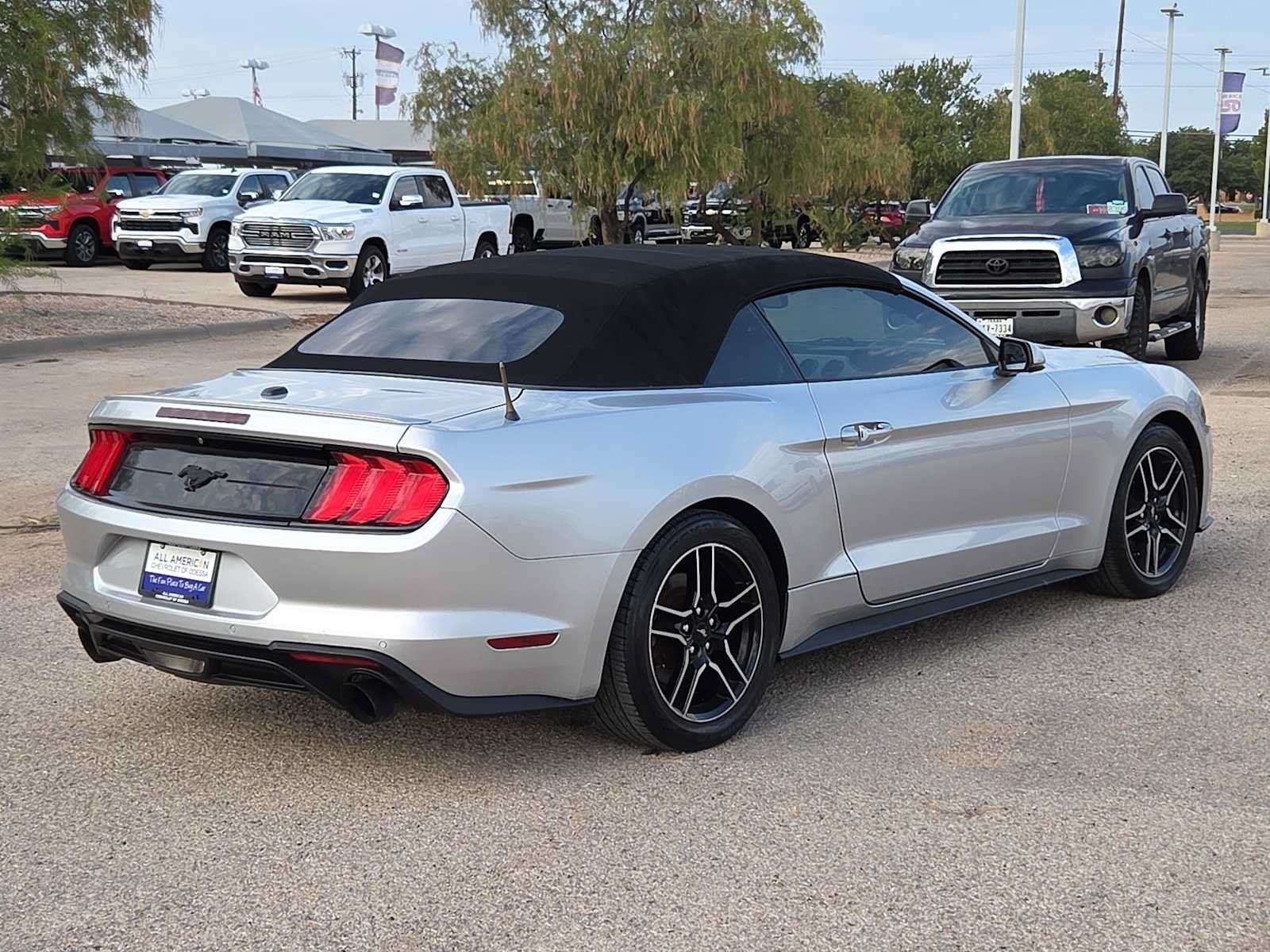 Used 2019 Ford Mustang Premium RWD image 8