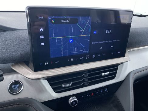 Used 2025 Ford Explorer Active image 5