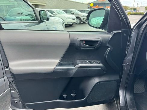 Used 2018 Toyota Tacoma SR w/ SR Convenience Package image 11
