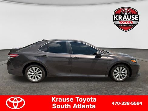 Used 2019 Toyota Camry LE FWD image 9