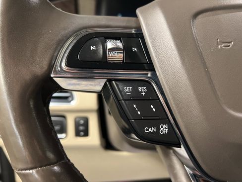 Used 2018 Lincoln Navigator L Reserve w/ Technology Package image 18