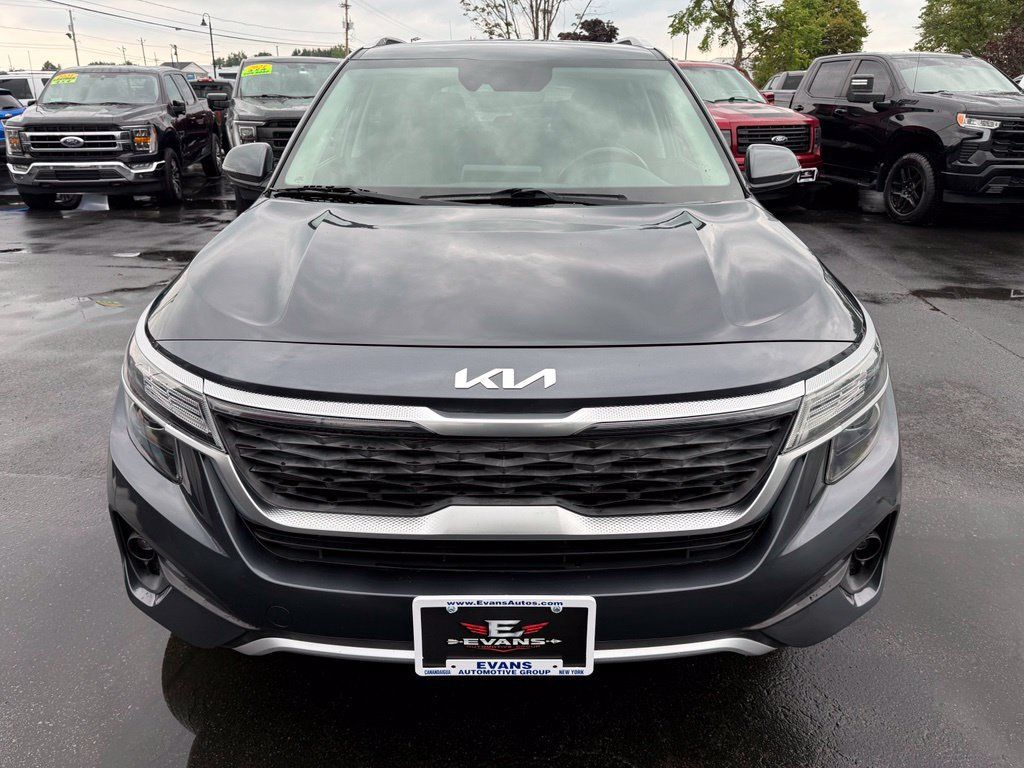Used 2022 Kia Seltos EX AWD/4WD image 2