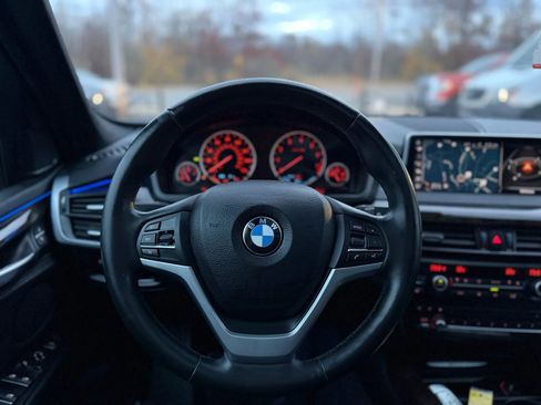 Used 2017 BMW X5 xDrive40e image 11
