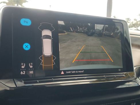 Used 2025 Volkswagen Atlas SE image 28