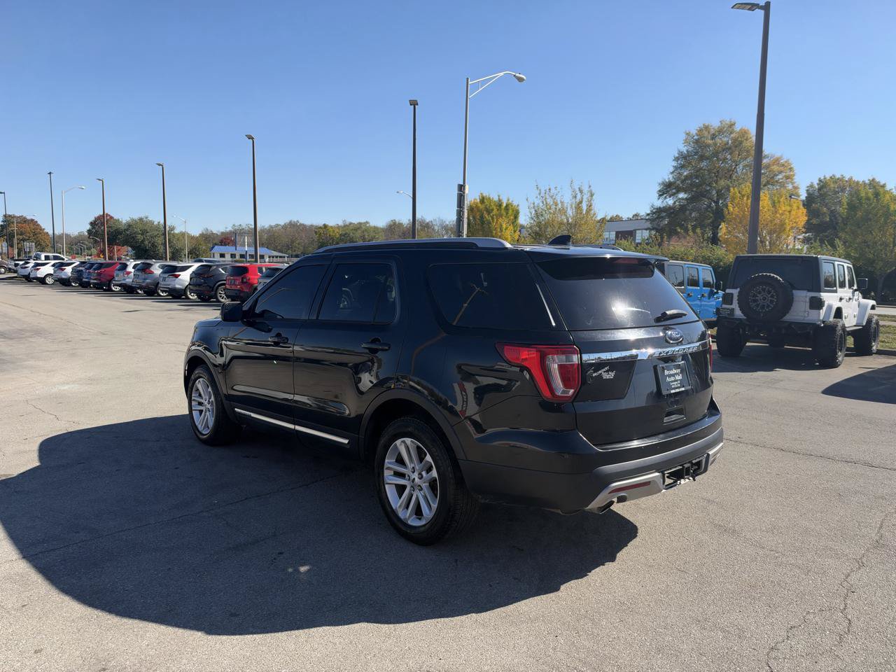Used 2016 Ford Explorer XLT w/ Equipment Group 202A FWD image 5