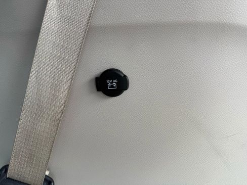 Used 2023 Chrysler Voyager LX image 23