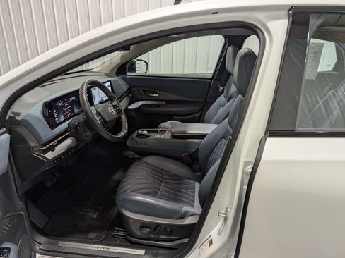 Used 2024 Nissan Ariya AWD image 15