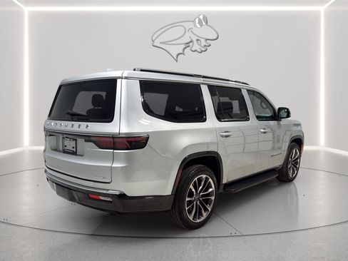Used 2023 Jeep Wagoneer Series II w/ Premium Group I AWD/4WD image 5
