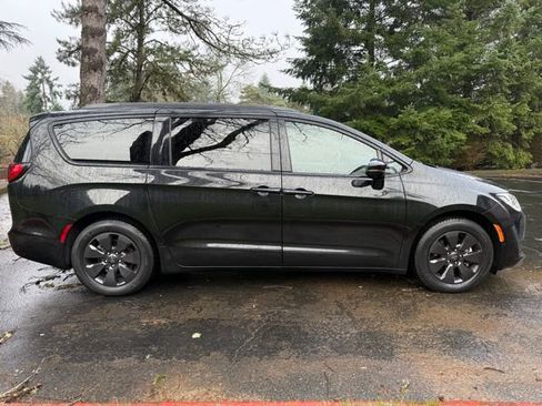 Used 2019 Chrysler Pacifica Limited w/ Advanced Safetytec Group image 4