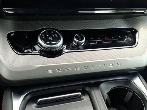 Certified 2025 Ford Expedition Active AWD/4WD image 22