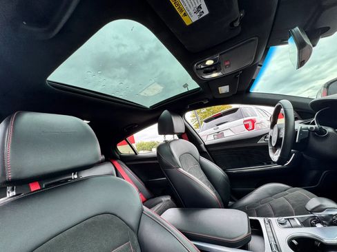 Used 2023 Kia Stinger GT2 image 31