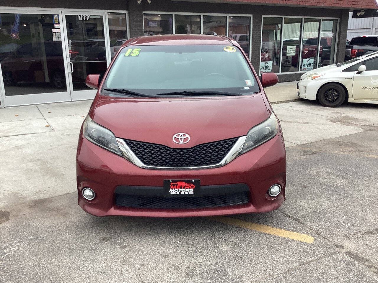 Used 2015 Toyota Sienna SE FWD image 3
