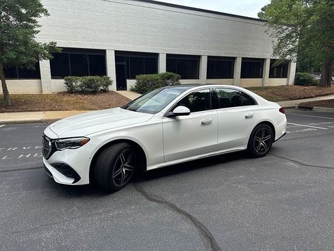 Used 2025 Mercedes-Benz E 450 4MATIC Sedan image 3