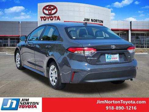 Used 2025 Toyota Corolla LE FWD image 7