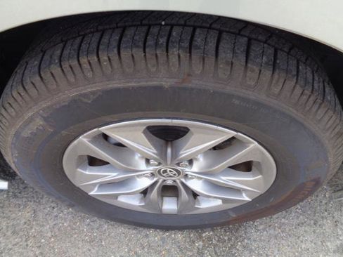 Used 2021 Toyota Sienna XLE FWD image 6