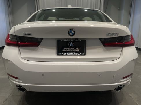 Used 2025 BMW 330i xDrive Sedan w/ Premium Package image 5