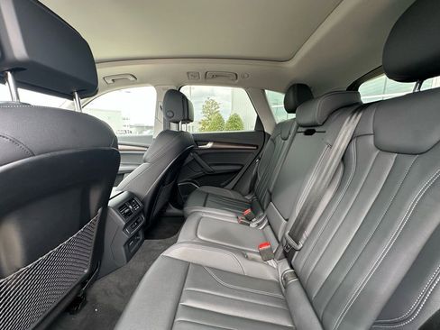 Certified 2025 Audi Q5 2.0T Premium Plus w/ Premium Plus Package image 8