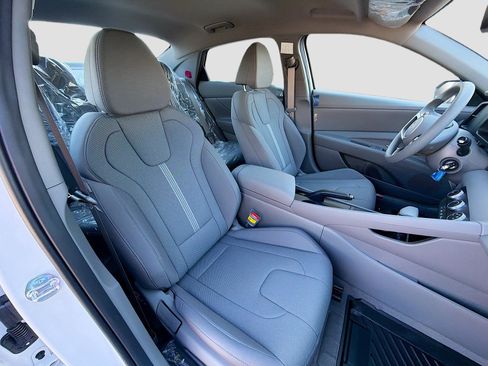 New 2026 Hyundai Elantra SE image 12