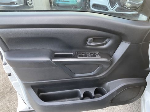 Used 2021 Nissan Titan S image 7