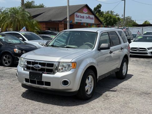 Used 2010 Ford Escape XLS AWD/4WD image 2