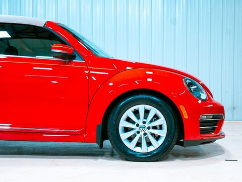 Used 2018 Volkswagen Beetle 2.0T S image 12