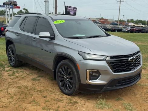 Used 2023 Chevrolet Traverse RS w/ LPO, Floor Liner Package AWD/4WD image 9
