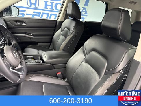 Used 2024 Nissan Pathfinder SL AWD/4WD image 25