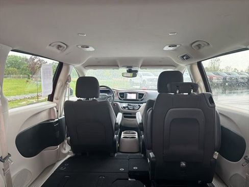 Used 2023 Chrysler Voyager LX FWD image 12