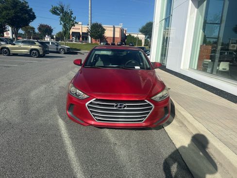 Used 2017 Hyundai Elantra SE FWD image 19