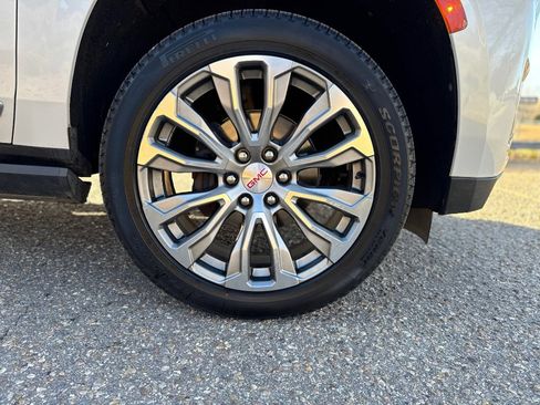 Used 2021 GMC Yukon Denali w/ Denali Premium Package image 4