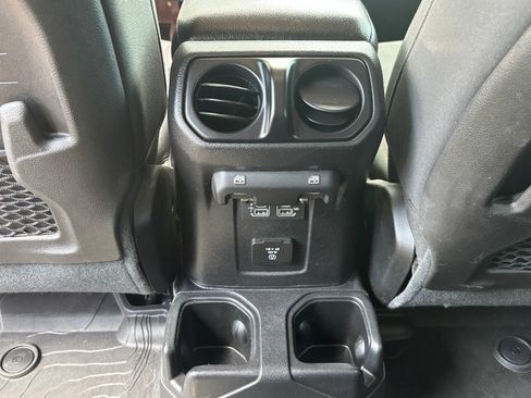 Used 2019 Jeep Wrangler Unlimited Rubicon AWD/4WD image 15
