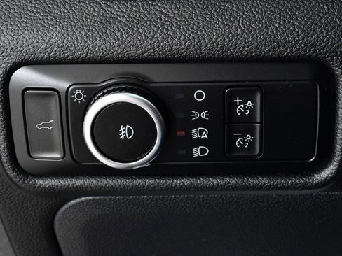 Used 2023 Ford Explorer XLT w/ Equipment Group 202A image 32