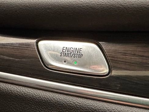 Used 2020 Buick Enclave Premium w/ Sun and Sites Package image 20