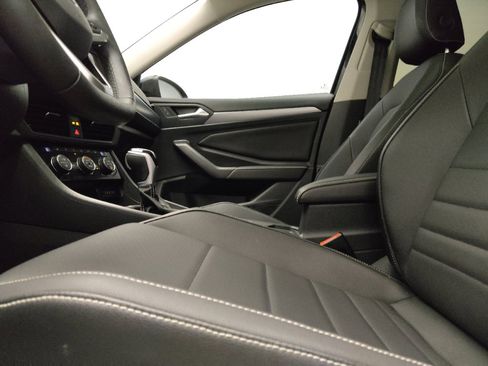 Used 2024 Volkswagen Jetta SE FWD image 17