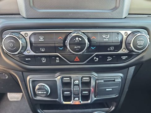 Used 2021 Jeep Wrangler Unlimited Sport image 27