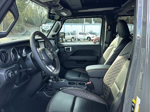 Used 2023 Jeep Wrangler Unlimited Sahara image 8