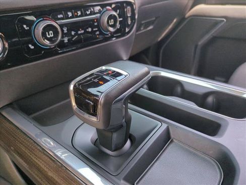 Used 2022 Chevrolet Silverado 1500 LT Trail Boss w/ LPO, Dark Essentials Package AWD/4WD image 12