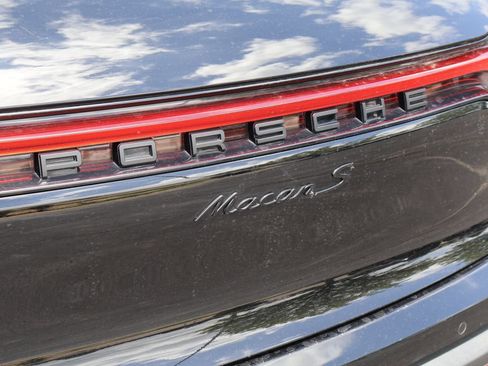Used 2023 Porsche Macan S AWD/4WD image 6