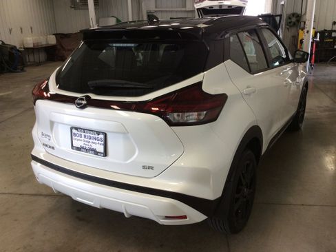 Used 2024 Nissan Kicks SR image 6
