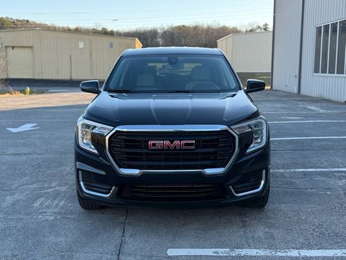 Used 2023 GMC Terrain SLE image 2
