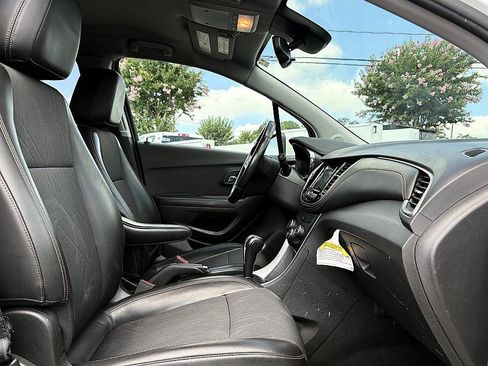 Used 2021 Chevrolet Trax LT w/ Driver Confidence Package FWD image 12