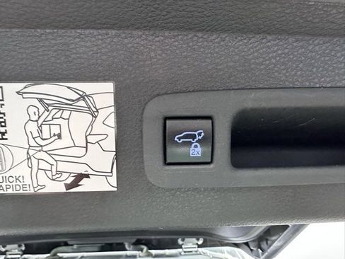 Certified 2023 Toyota Sienna XSE image 17