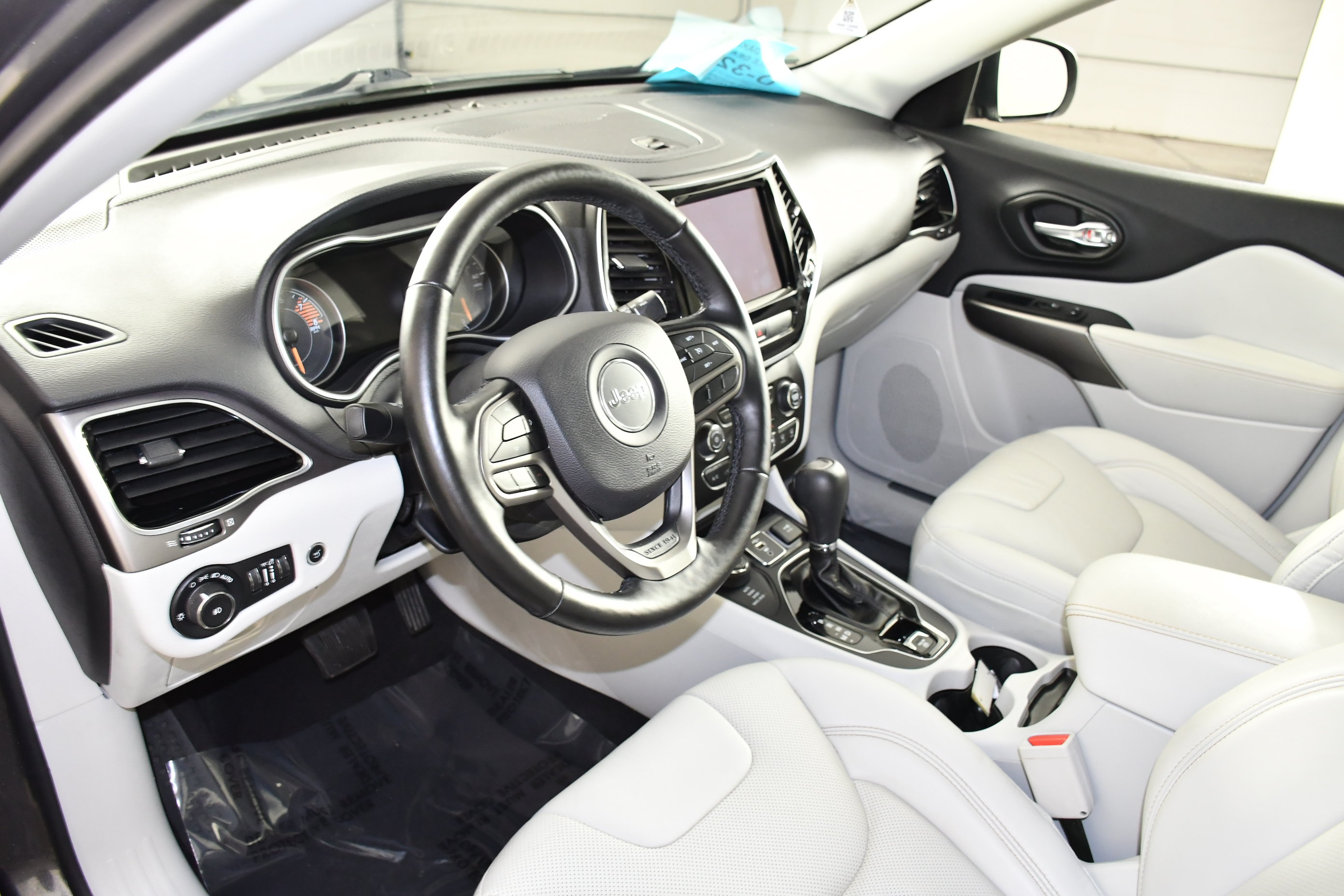 Used 2020 Jeep Cherokee Limited AWD/4WD image 2