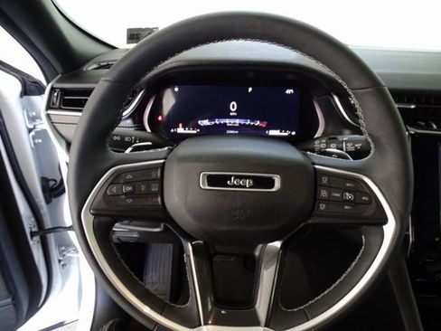 Certified 2023 Jeep Grand Cherokee Altitude image 6