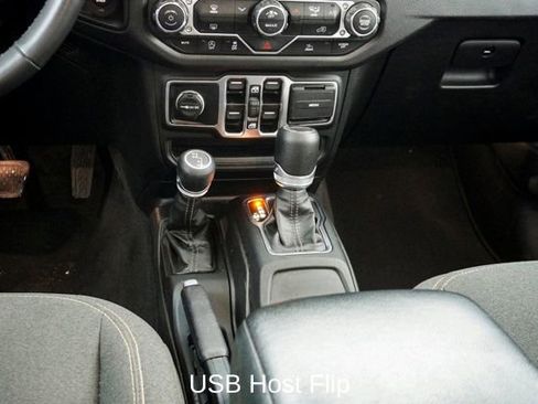 Used 2025 Jeep Gladiator Sport image 10