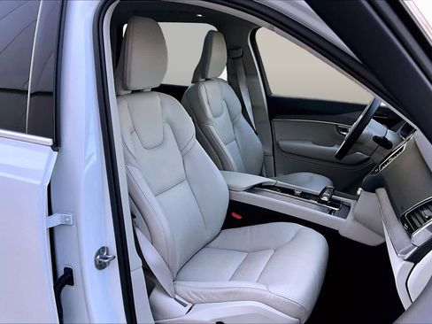 Certified 2023 Volvo XC90 B6 Plus w/ Protection Package Premier AWD/4WD image 8